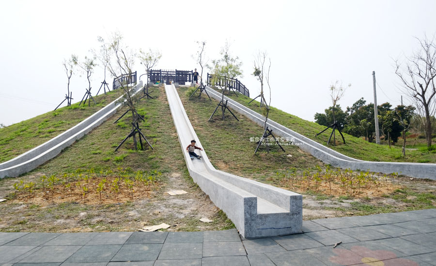 台中大雅│大雅中科公園-台中最長磨石溜滑梯.就在潭雅神綠園道終點.小朋友玩樂新夯點