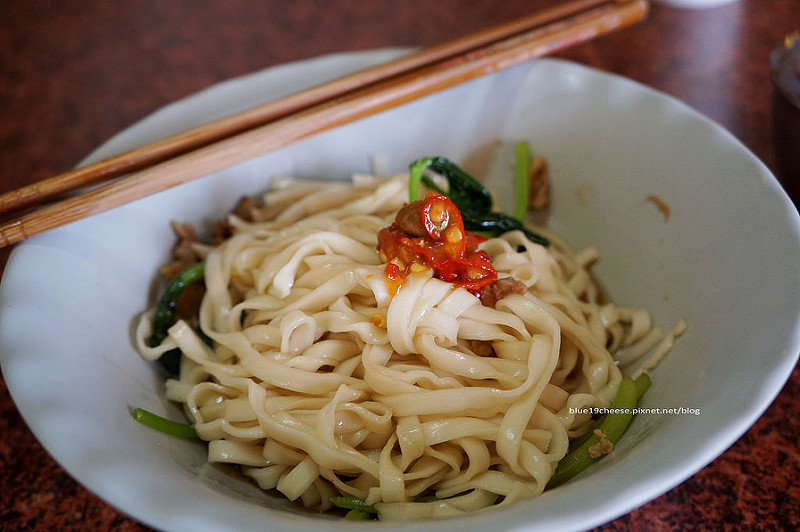 台中霧峰│老胡的店-二十幾年在地不起眼無名早餐店.南投意麵陽春麵蛋餅.樸實平價實在.夏之湖剉冰和紅螞蟻香雞排中間.樹仁商圈