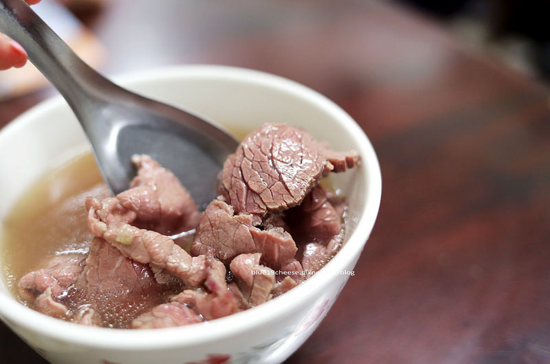 台南安平區│文章牛肉湯-也太好吃了吧.牛肉湯.蔥爆牛舌還有牛肉燥讓我吃完晚餐後繼續吃光光