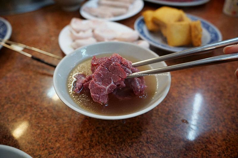 台南仁德│阿裕現宰牛肉火鍋牛肉湯-溫體牛鮮甜好吃.座無虛席.男女老少老饕觀光客.早餐就吃得到.台南必吃美食小吃.7-11隔壁.食尚玩家推薦