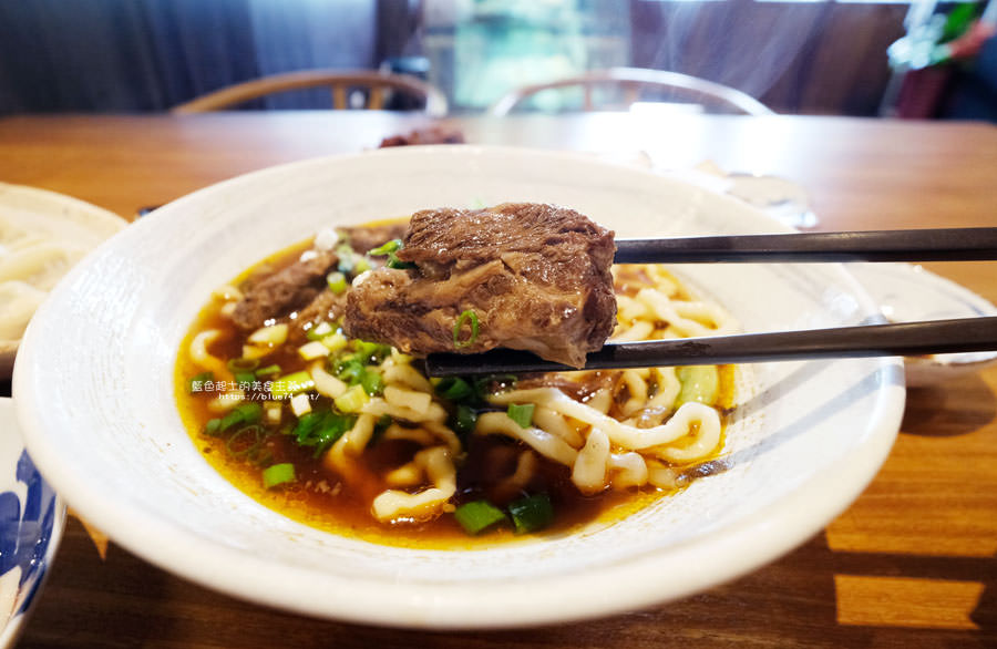 台中西屯│小曲餃子館東北美食-牛肉麵跟水餃都不錯