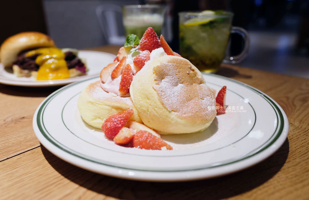 台中梧棲│J.S. FOODIES TOKYO二號店-甜點控不能錯過的奇蹟舒芙蕾鬆餅，台中港三井OUTLET