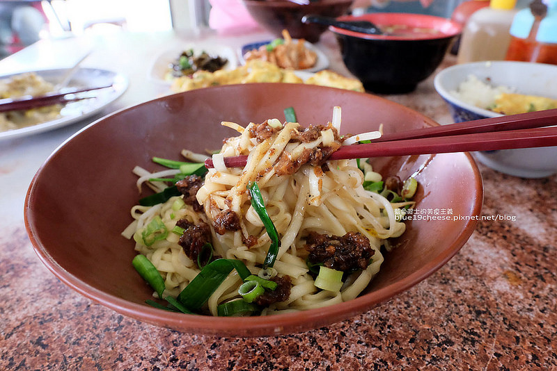 【台中豐原】寶珠小吃店-上班族和家庭用餐好選擇，飯類麵類水餃湯滷味，銅板美食小吃，低調的鐵皮屋外觀，可是豐原在地人氣店家，近南陽國小和財政部中區國稅局豐原分局