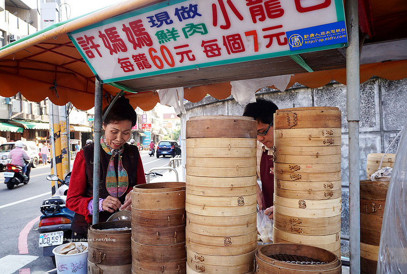 【台中豐原】許媽媽現做鮮肉小籠包-現做的就是比較好吃，一口小籠包，豐原下午點心美食，國稅局和85度C旁，近南陽國小