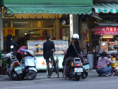 台中西區│科博館水煎包-排隊人氣店家，下午點心好選擇