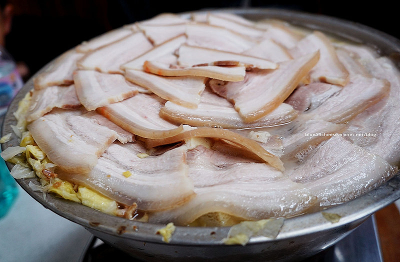 【台中大雅】老趙傳統麵食-清泉崗眷村人氣美食麵店，東北家鄉味，酸菜白肉鍋、麻辣鍋、獅子頭火鍋要事先預訂，牛肉捲餅好吃必點，近空軍清泉崗基地