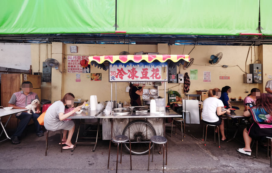 台中烏日│阿月豆花店-四十幾年在地老店，烏日推薦冷凍豆花，黑糖冰沙透心涼，熱豆花配油條料多又好吃