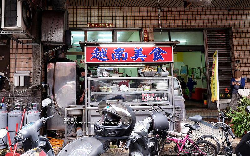 【台中西屯】上石路越南美食-餐點選擇多樣份量實在又平價，用餐時間人超多，虎尾阿嬤肉圓隔壁