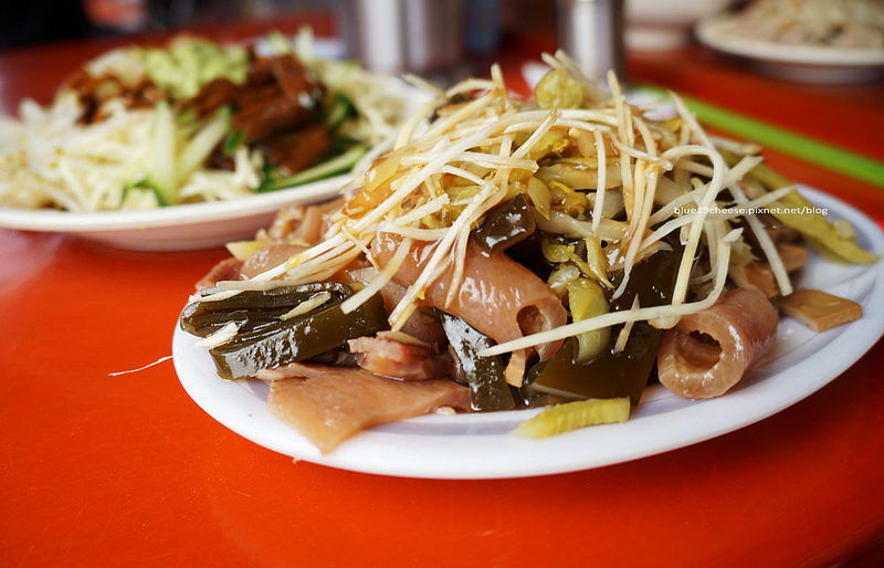 【台中北區】孫記四川涼麵-涼麵和瘦肉麵綜合麵及滷味小菜必點，傳統市場美食小吃，早餐就吃的到囉!大雅路康寶十全藥燉排骨和拉波兒麵包旁