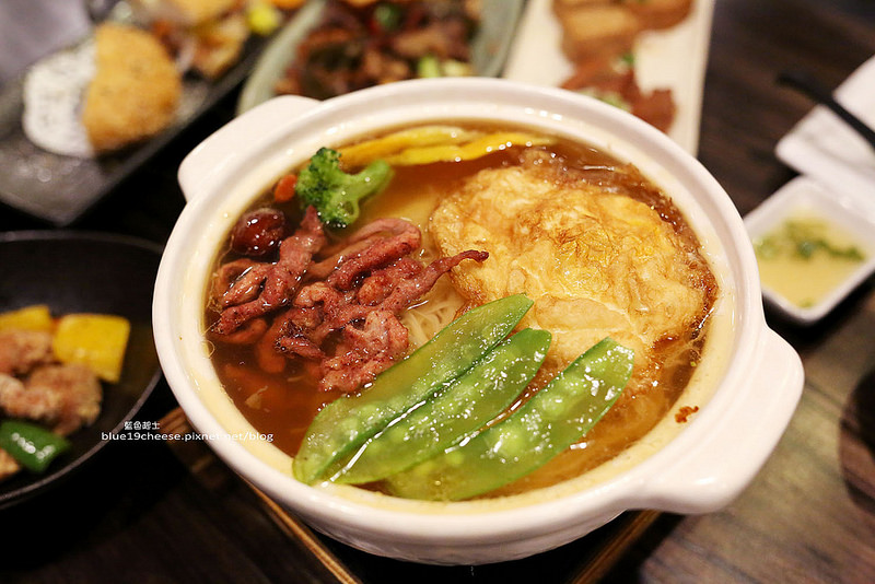 【台中西屯】三食六島馬祖絕版麵食館-台中有好吃的馬祖美食耶!紅麴和老酒入菜.推招牌老酒麵線和滷排繼光餅及魚麵.平日有商業午餐及下午茶.附近好停車.水湳市場附近.台糖超市旁