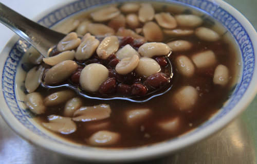 【台中中區】四季春甜食店-冰的熱的都有喔.招牌四神冰和麵茶冰